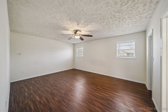 1120 Cottonwood Court, Pryor, OK 74361