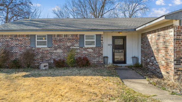 1120 Cottonwood Court, Pryor, OK 74361