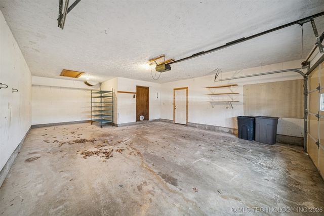 1120 Cottonwood Court, Pryor, OK 74361