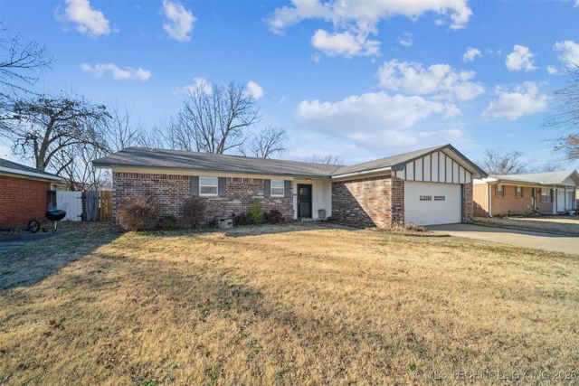 1120 Cottonwood Court, Pryor, OK 74361