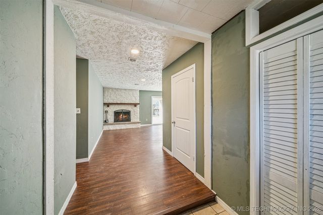 1120 Cottonwood Court, Pryor, OK 74361