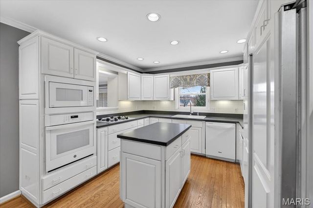 9553 Park Lane, Ladue, MO 63124