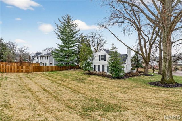 9553 Park Lane, Ladue, MO 63124