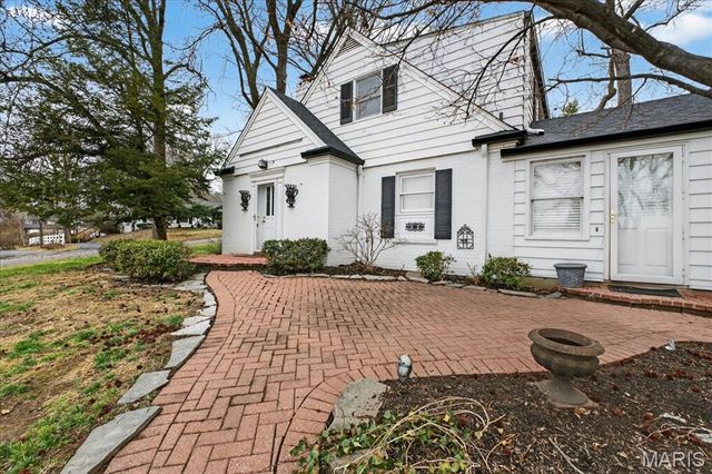 9553 Park Lane, Ladue, MO 63124