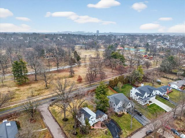 9553 Park Lane, Ladue, MO 63124