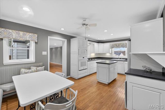 9553 Park Lane, Ladue, MO 63124