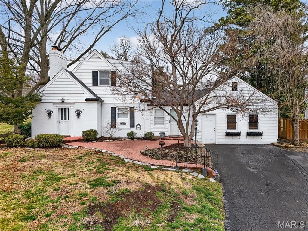 9553 Park Lane, Ladue, MO 63124