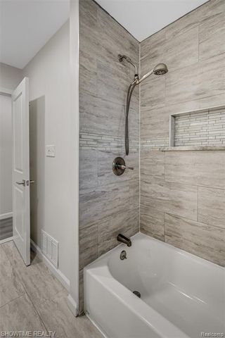 11287 Brougham Drive, Sterling Heights, MI 48312