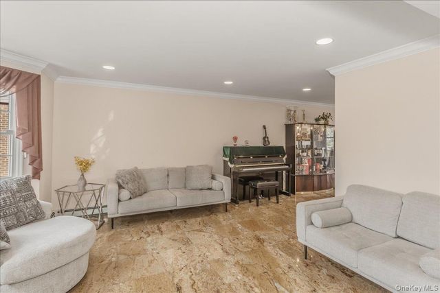 263 James Street, Franklin Square, NY 11010