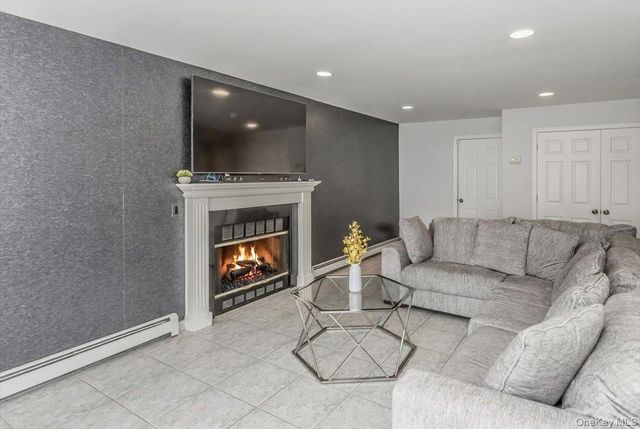 263 James Street, Franklin Square, NY 11010