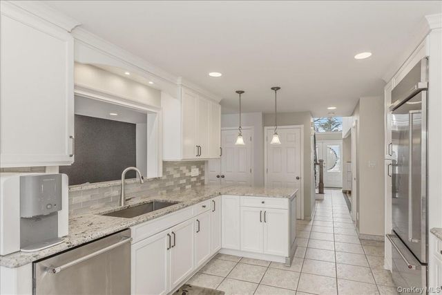 263 James Street, Franklin Square, NY 11010