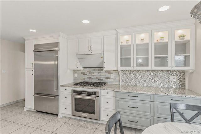 263 James Street, Franklin Square, NY 11010