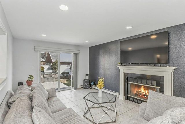 263 James Street, Franklin Square, NY 11010