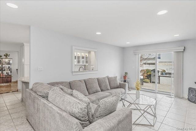 263 James Street, Franklin Square, NY 11010