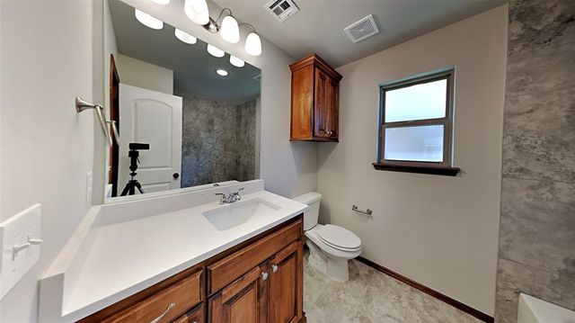 9004 NW 142nd Street, Yukon, OK 73099