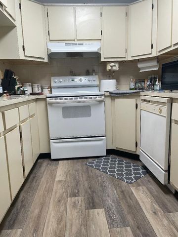 1118 Green Pine Blvd B1, West Palm Beach, FL 33409