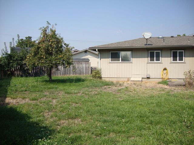 1405 NE Laura Court, Grants Pass, OR 97526