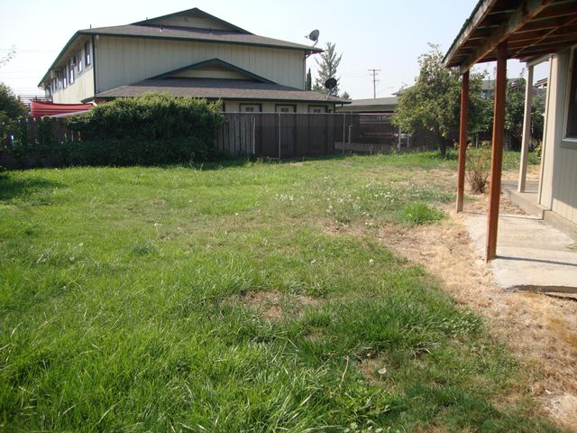 1405 NE Laura Court, Grants Pass, OR 97526