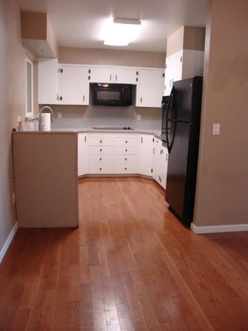 1405 NE Laura Court, Grants Pass, OR 97526