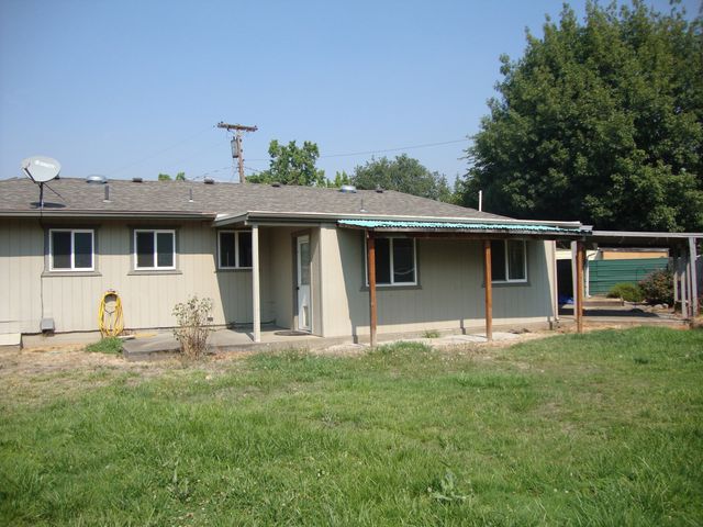 1405 NE Laura Court, Grants Pass, OR 97526