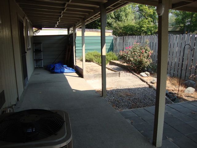 1405 NE Laura Court, Grants Pass, OR 97526