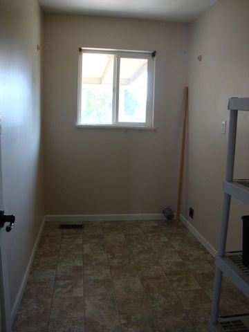 1405 NE Laura Court, Grants Pass, OR 97526