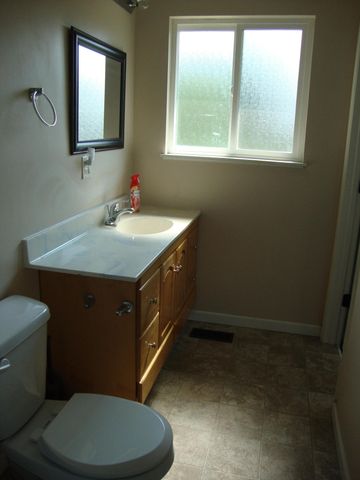 1405 NE Laura Court, Grants Pass, OR 97526