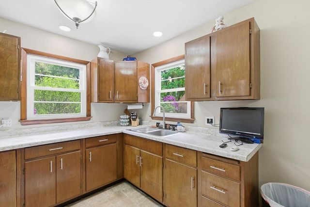 152 Lake St, Middleton, MA 01949
