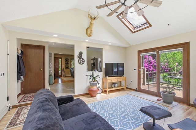 152 Lake St, Middleton, MA 01949