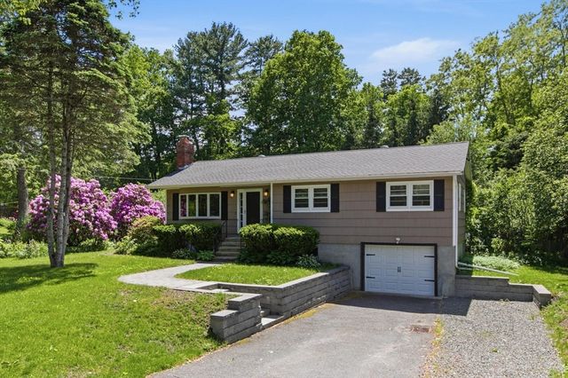 152 Lake St, Middleton, MA 01949