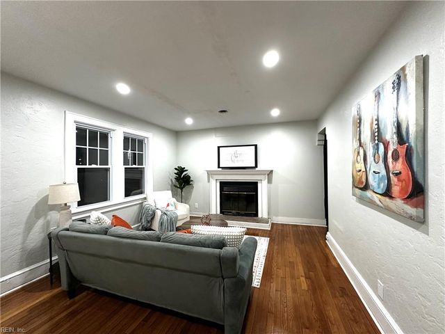 9136 Ocella AVE, Norfolk, VA 23503