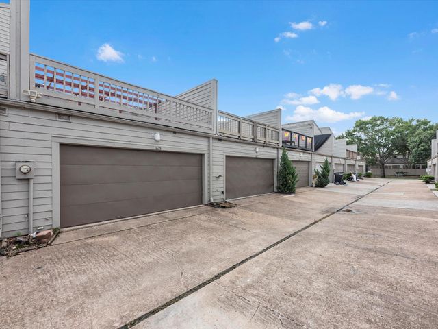 1615 S Kirkwood Road, Houston, TX 77077