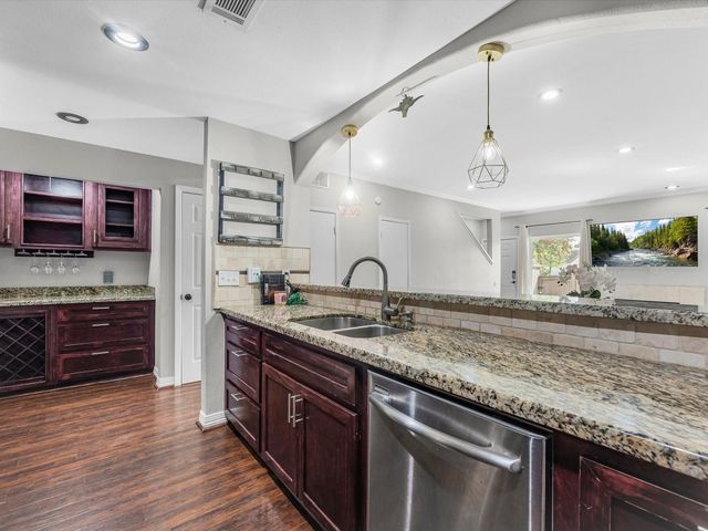 1615 S Kirkwood Road, Houston, TX 77077