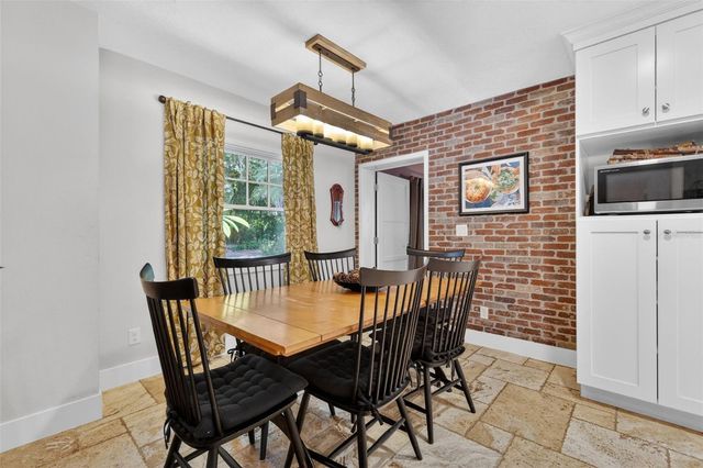 414 W 12TH AVENUE, Mount Dora, FL 32757