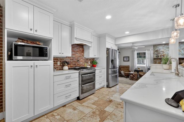 414 W 12TH AVENUE, Mount Dora, FL 32757