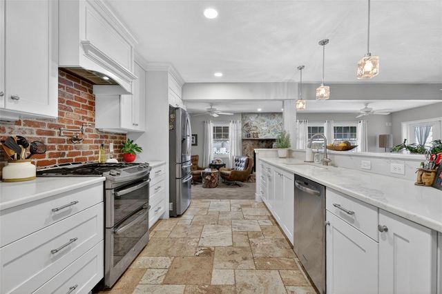 414 W 12TH AVENUE, Mount Dora, FL 32757