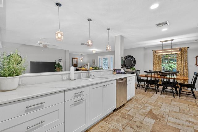 414 W 12TH AVENUE, Mount Dora, FL 32757