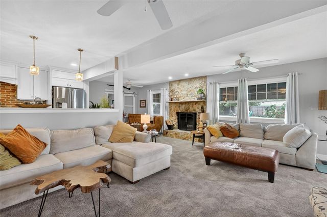 414 W 12TH AVENUE, Mount Dora, FL 32757