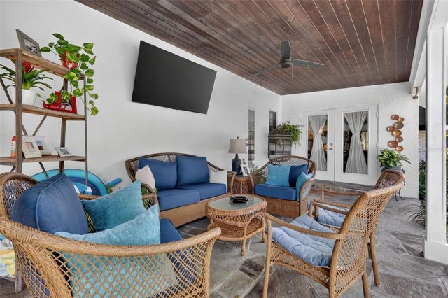414 W 12TH AVENUE, Mount Dora, FL 32757