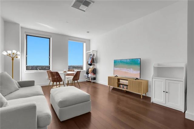 3810 Wilshire Boulevard 1009, Los Angeles, CA 90010