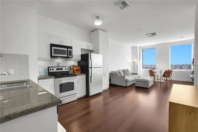 3810 Wilshire Boulevard 1009, Los Angeles, CA 90010