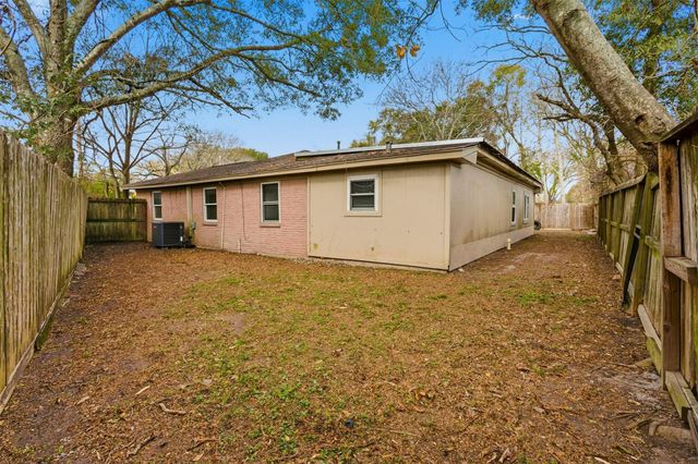 344 Pennington Drive, Alvin, TX 77511