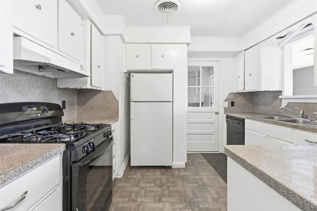 344 Pennington Drive, Alvin, TX 77511