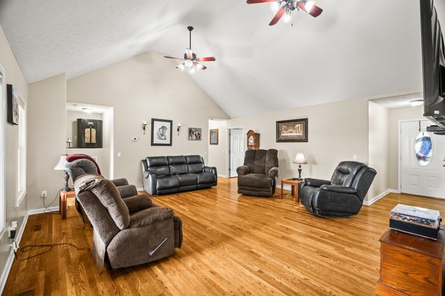 663 Jackson Rd, Portland, TN 37148