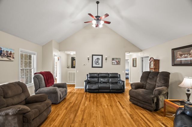 663 Jackson Rd, Portland, TN 37148