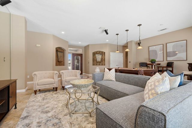 1945 W Picadilly Lane, Hanford, CA 93230
