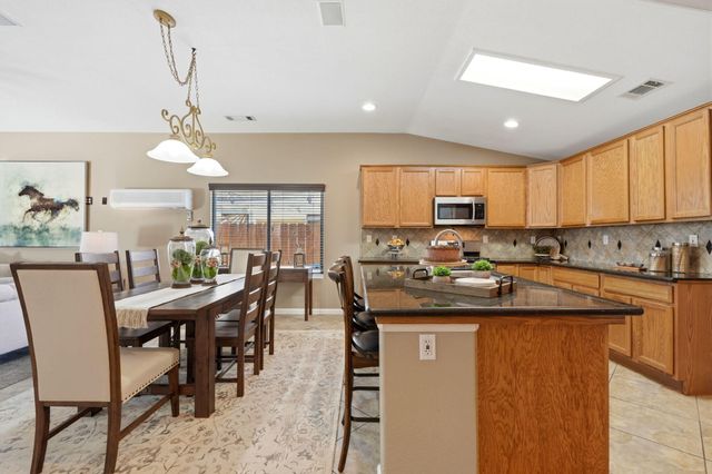 1945 W Picadilly Lane, Hanford, CA 93230
