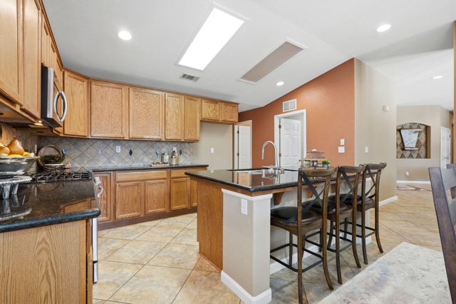 1945 W Picadilly Lane, Hanford, CA 93230