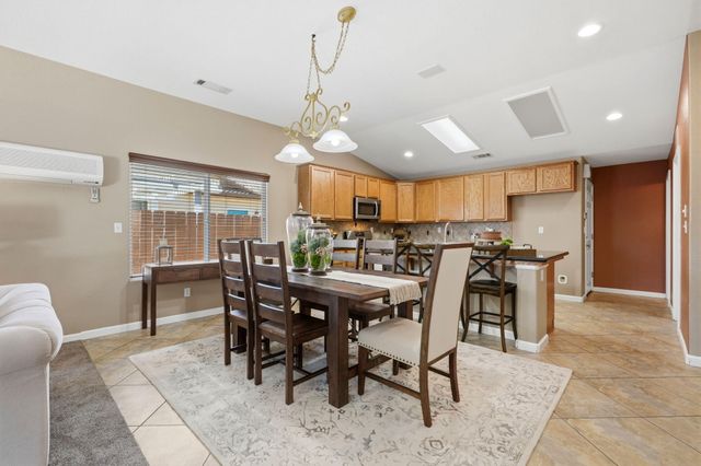 1945 W Picadilly Lane, Hanford, CA 93230