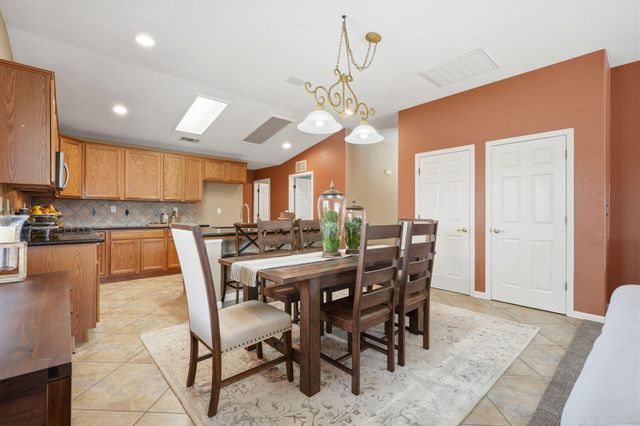 1945 W Picadilly Lane, Hanford, CA 93230